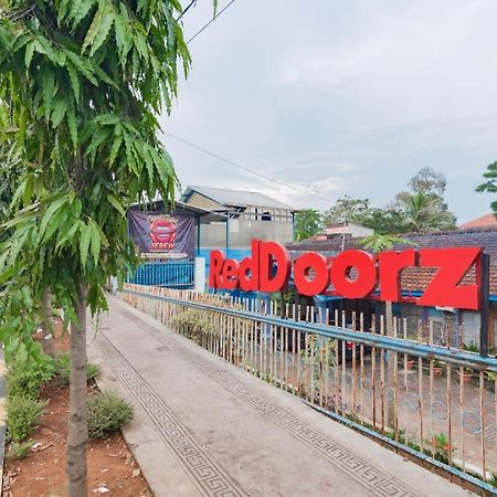Reddoorz Syariah At Jl Pangeran Hidayatullah Cianjur Hotel Ngoại thất bức ảnh