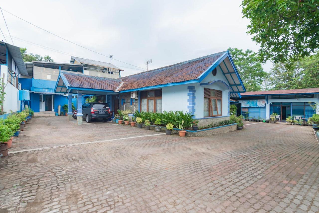Reddoorz Syariah At Jl Pangeran Hidayatullah Cianjur Hotel Ngoại thất bức ảnh